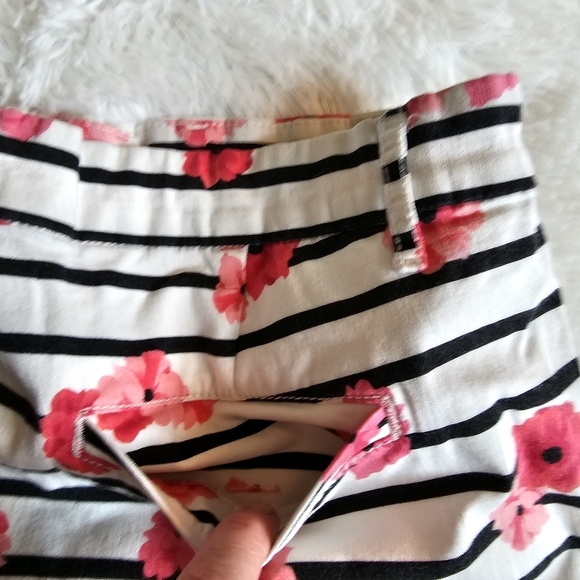 Elle Striped Floral Chino Walking Shorts‎ Women Pink Black White Size 12 - Picture 14 of 14